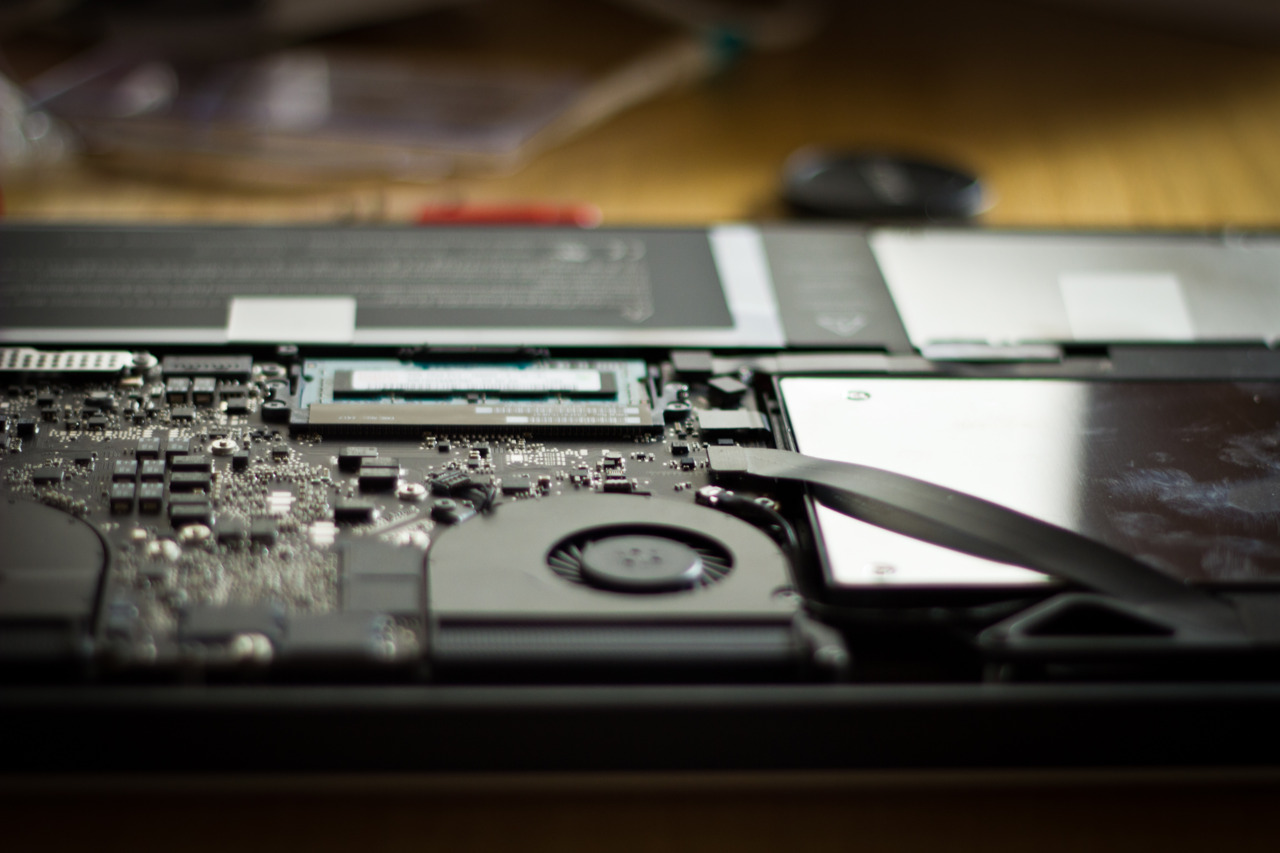 Replaced the optical drive in my new MacBook Pro with a 500GB hard drive. Main drive’s a 120GB solid state drive. That thing’s a beast with its core i7 quad core at 2.2GHz, and 1GB VRAM.